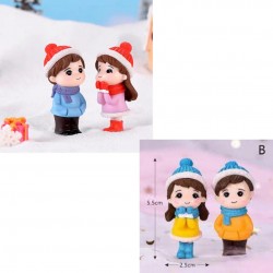 Miniatures - Couple in Winter Clothes